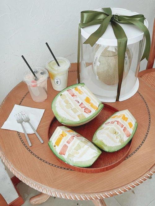 和老妈吃蜜瓜,与老妈共享蜜瓜美味