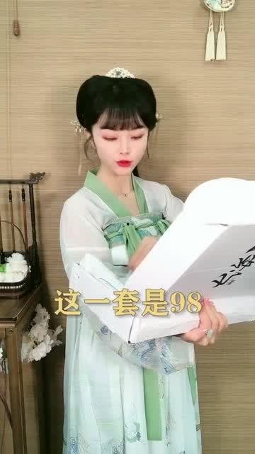 汉服男掌柜吃瓜,穿越古今的趣味生活