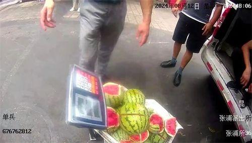 俩警察吃瓜,两位警察的“吃瓜”日常